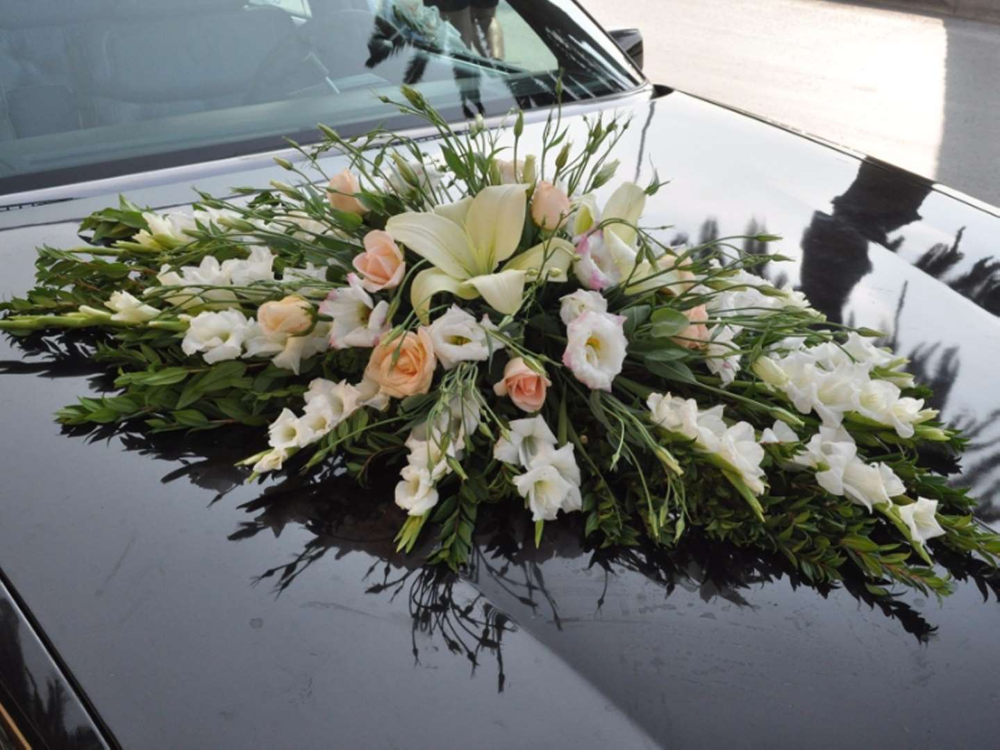 Décoration voiture de mariage - L'Art Des Fleurs Tunisie